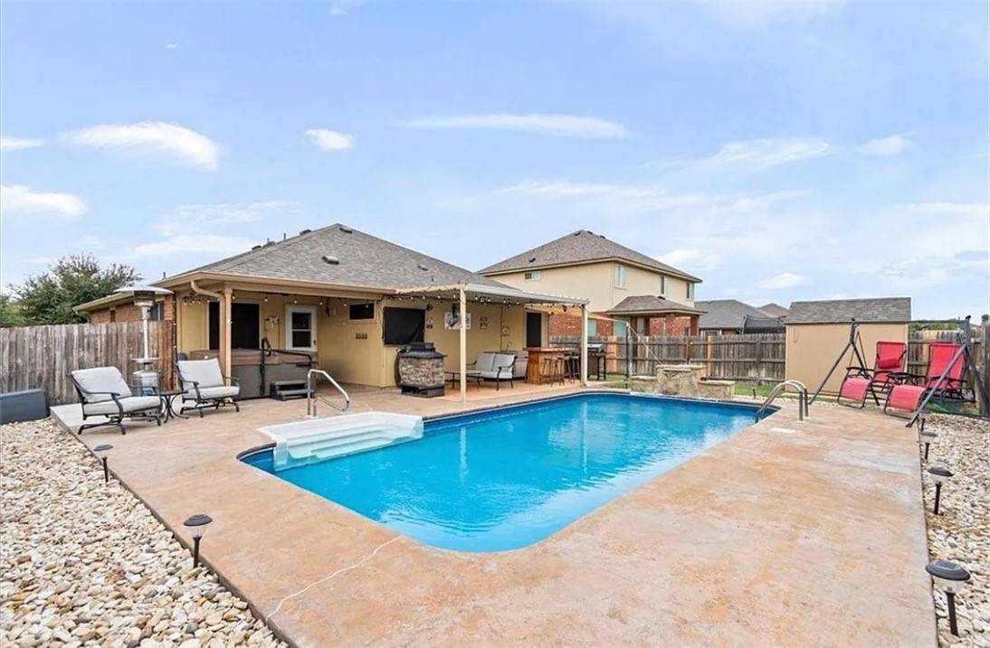 9813 Iron Horse TRL, Waco, TX 76708
