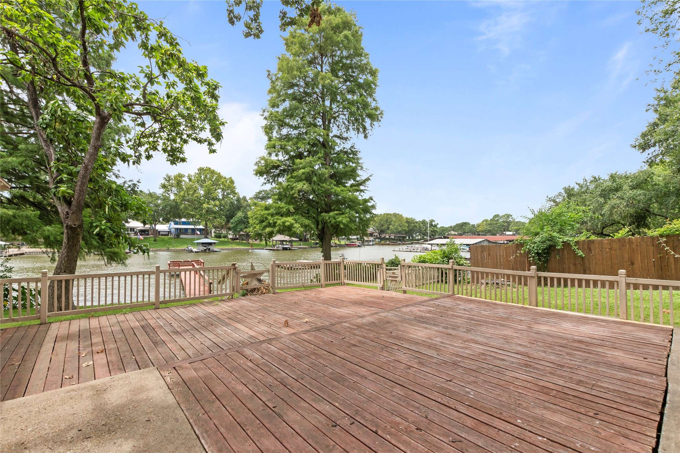 151 Big Chief DR, Gun Barrel City, TX 75156