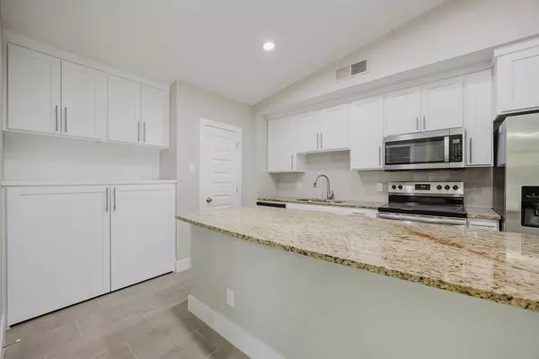 3612 Hanover LN, Irving, TX 75062