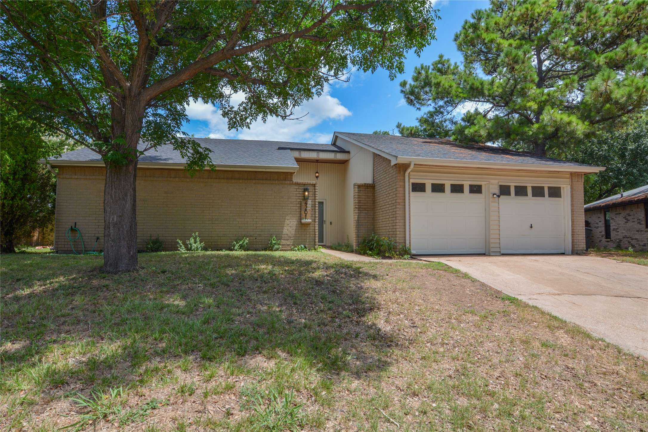 4201 Amherst LN, Grand Prairie, TX 75052