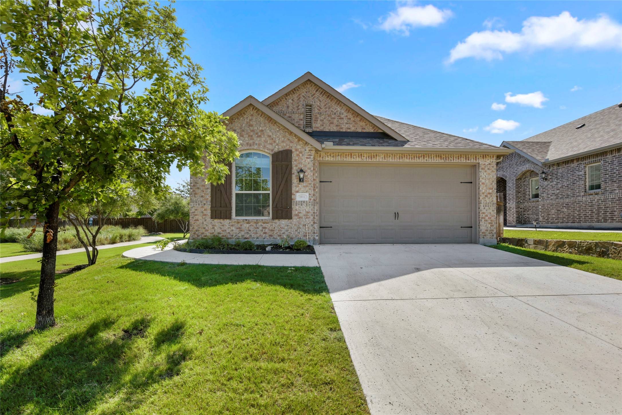 1016 Shire DR, Aubrey, TX 76227