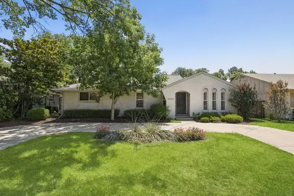 6820 E Mockingbird LN, Dallas, TX 75214