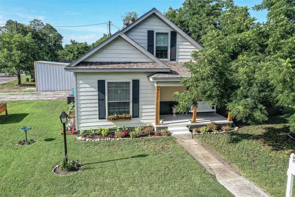 502 E Collom ST, Decatur, TX 76234