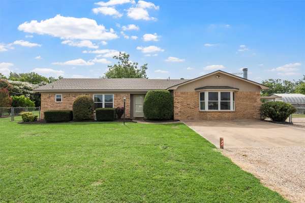 802 S Old Temple RD, Hewitt, TX 76643