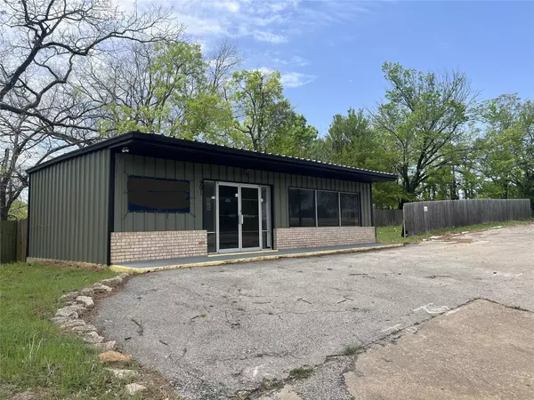 901 N Tone. AVE, Denison, TX 75020