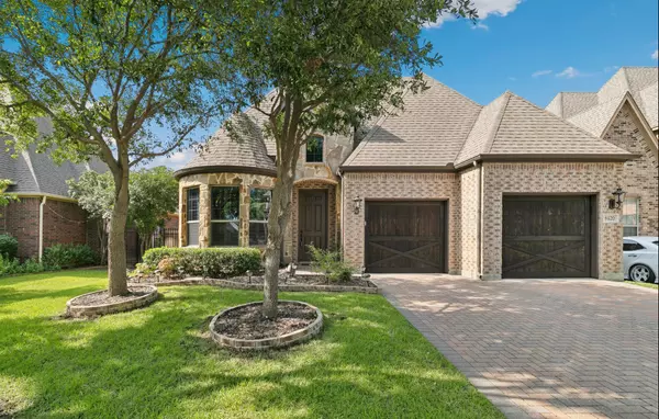 8420 Town Walk DR, North Richland Hills, TX 76182