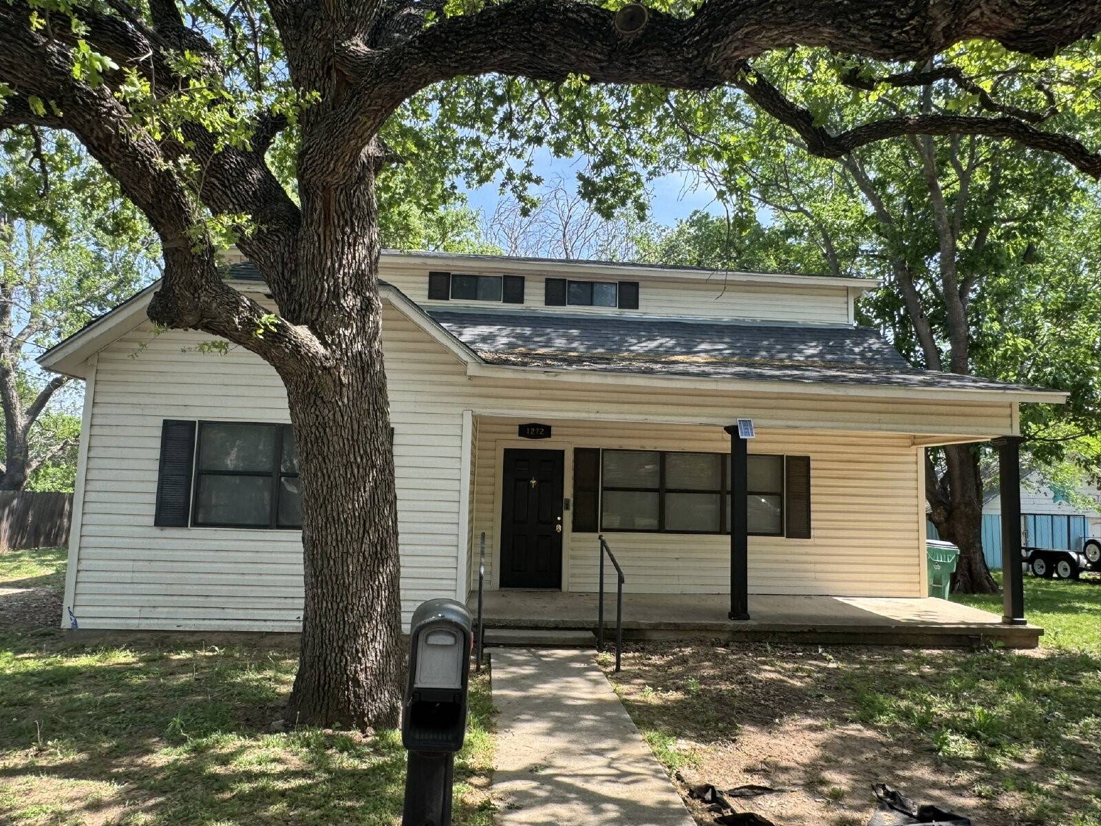 1272 W Mcneill ST, Stephenville, TX 76401