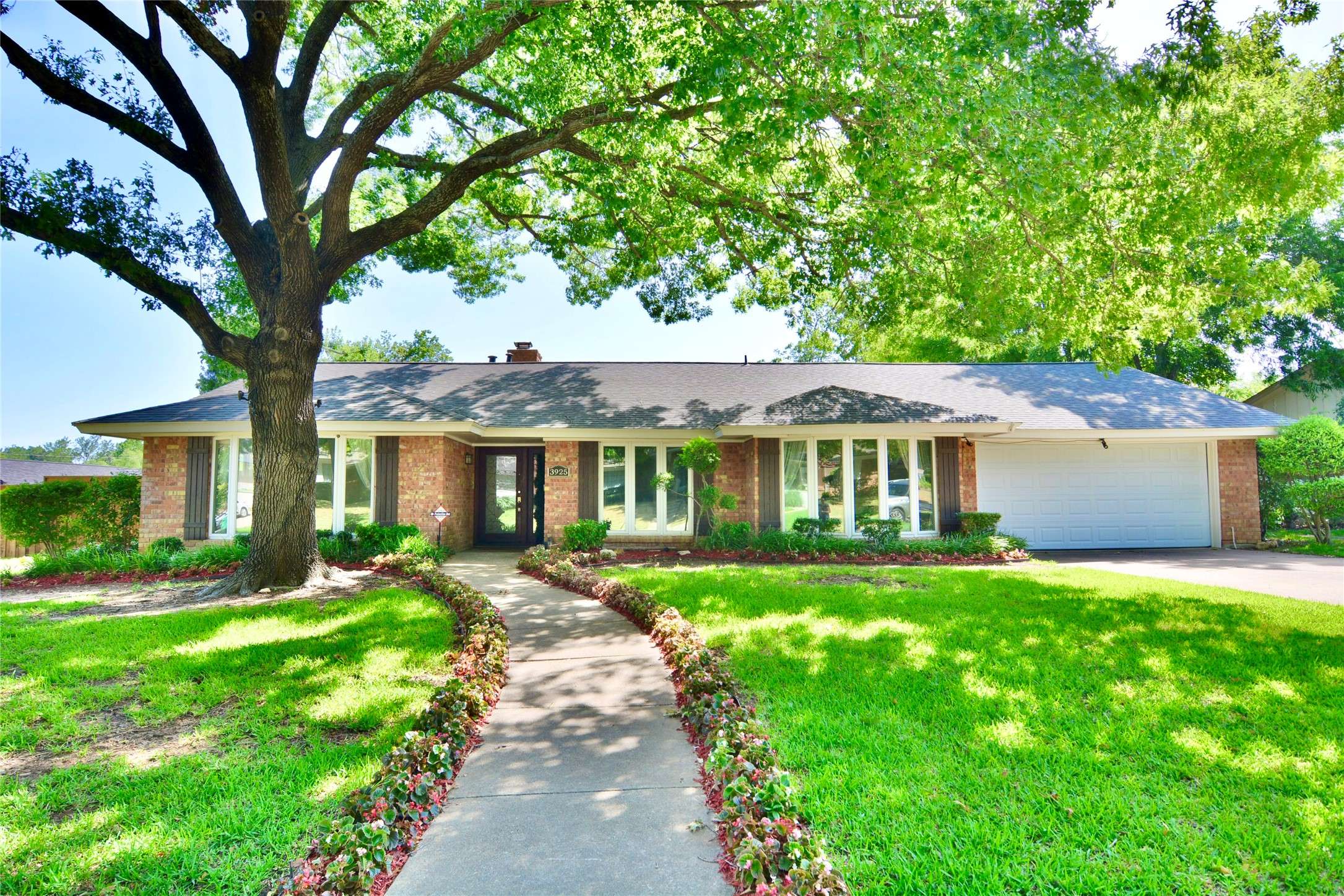 3925 Georgian DR, Haltom City, TX 76117