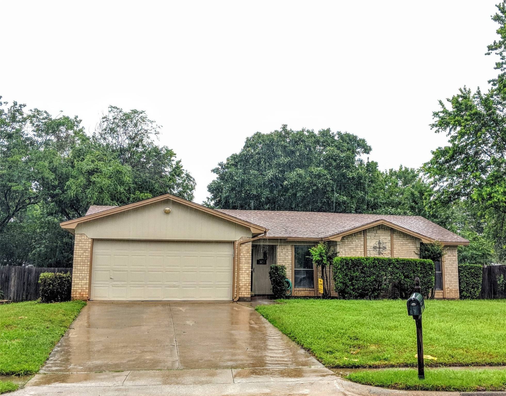 2813 Cummings DR, Bedford, TX 76021