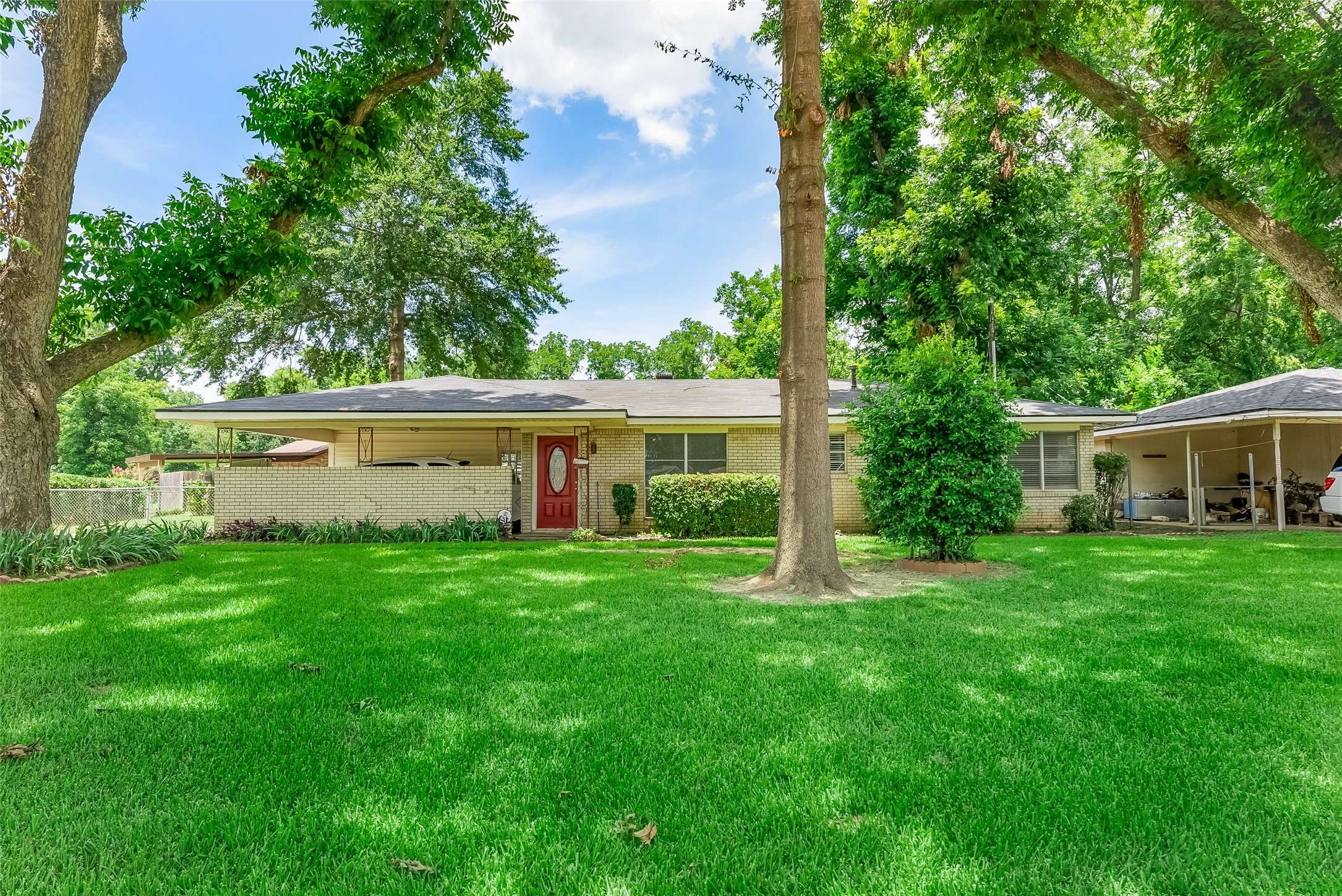 1201 Martha DR, Bossier City, LA 71112