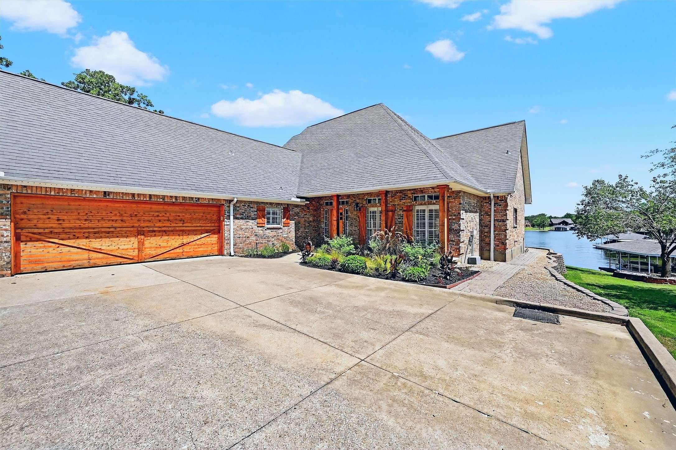 Lake Kiowa, TX 76240,214 Kiowa DR E