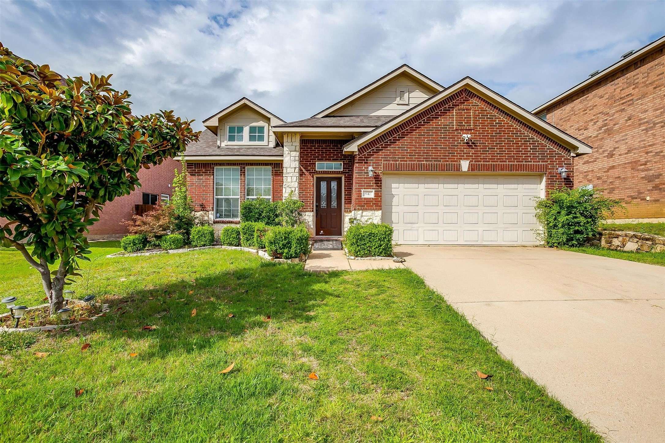847 Grant ST, Burleson, TX 76028