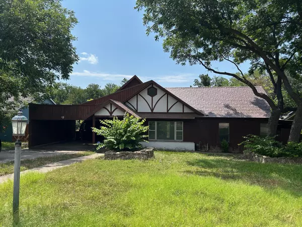 1306 Smilax AVE, Fort Worth, TX 76111