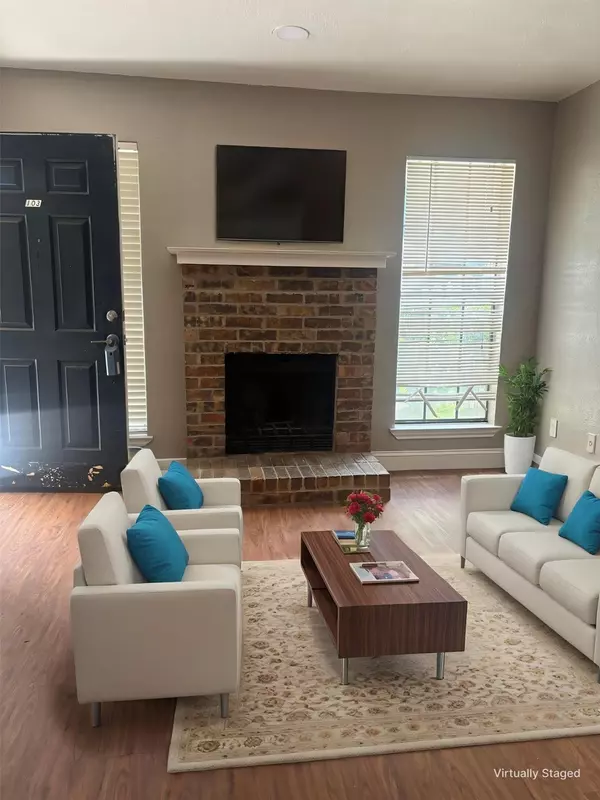 Dallas, TX 75243,9520 Royal LN #103