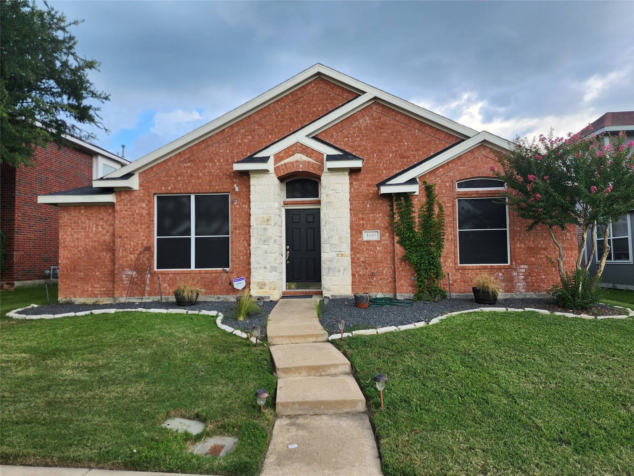 1649 Nightingale DR, Lewisville, TX 75077