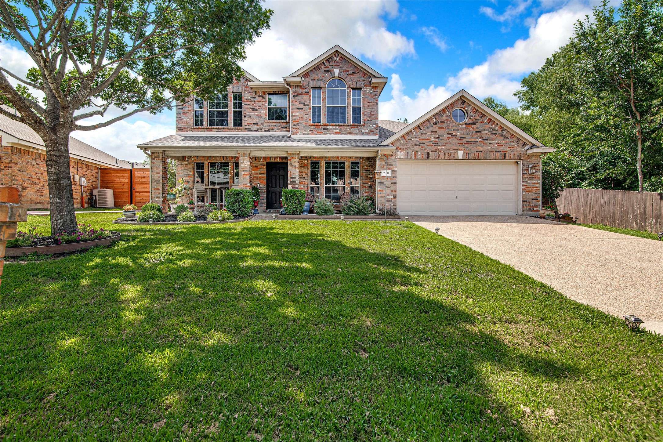 210 Forestridge DR, Mansfield, TX 76063