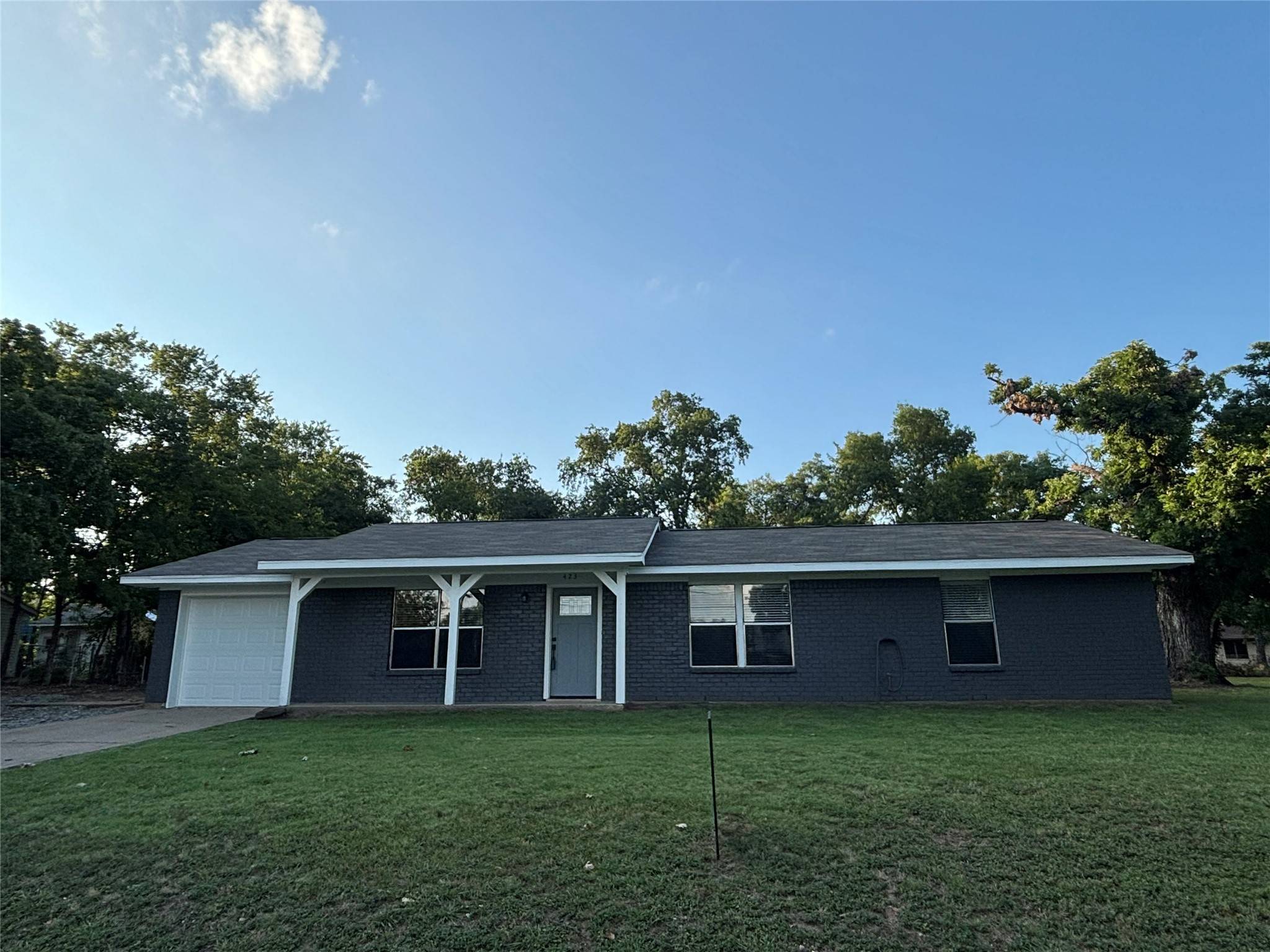 423 E 5th ST, Bonham, TX 75418