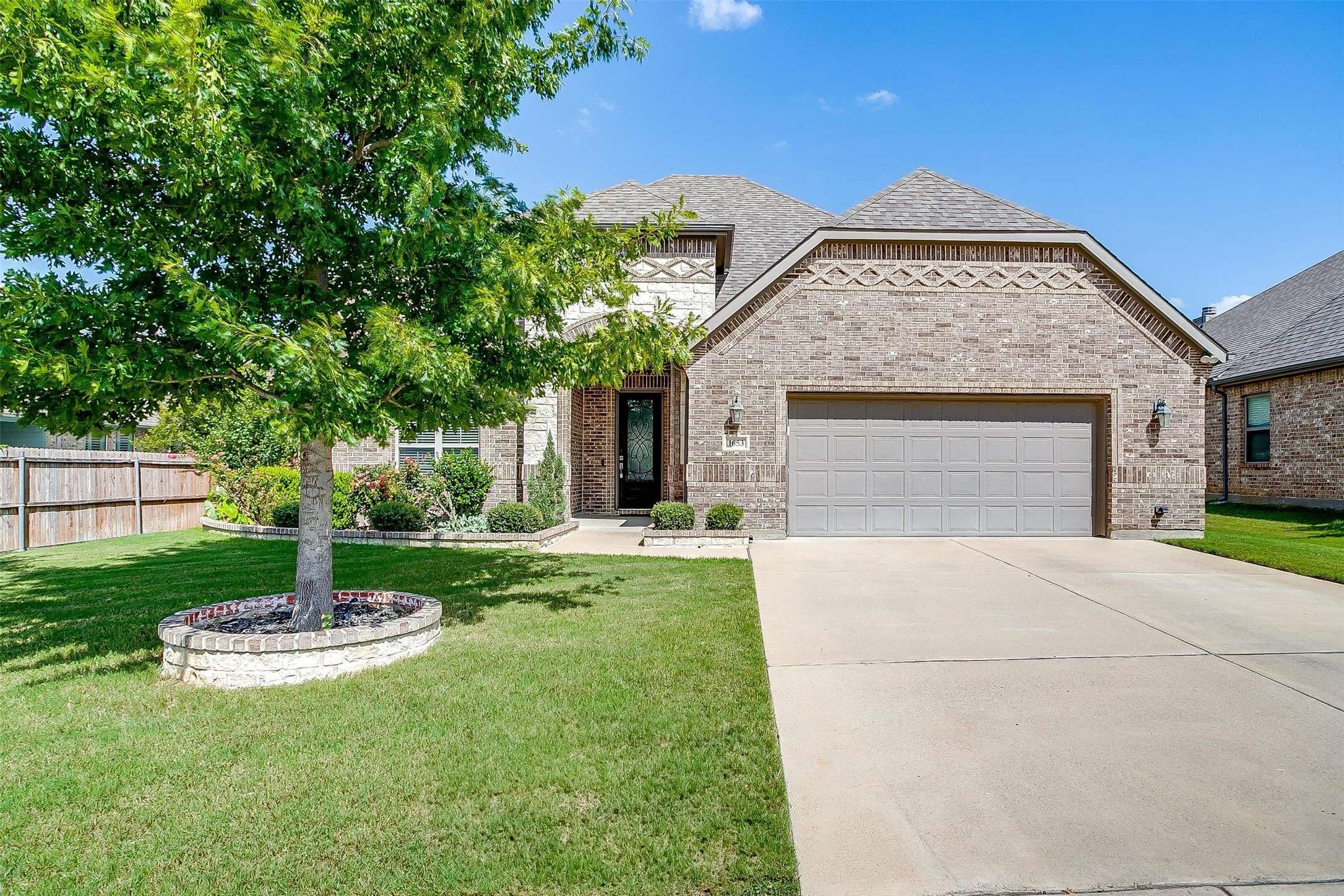 1653 Laramie LN, Burleson, TX 76028