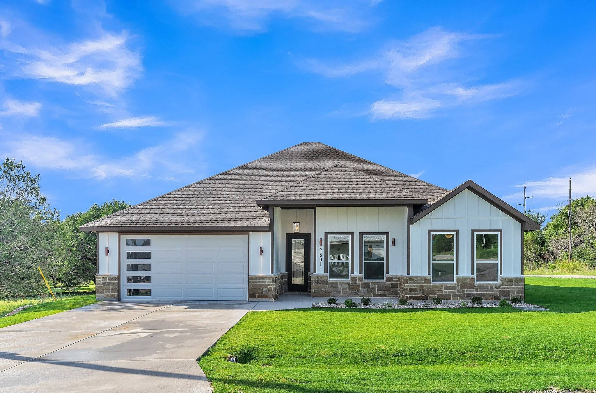 2501 Neil CT, Granbury, TX 76048