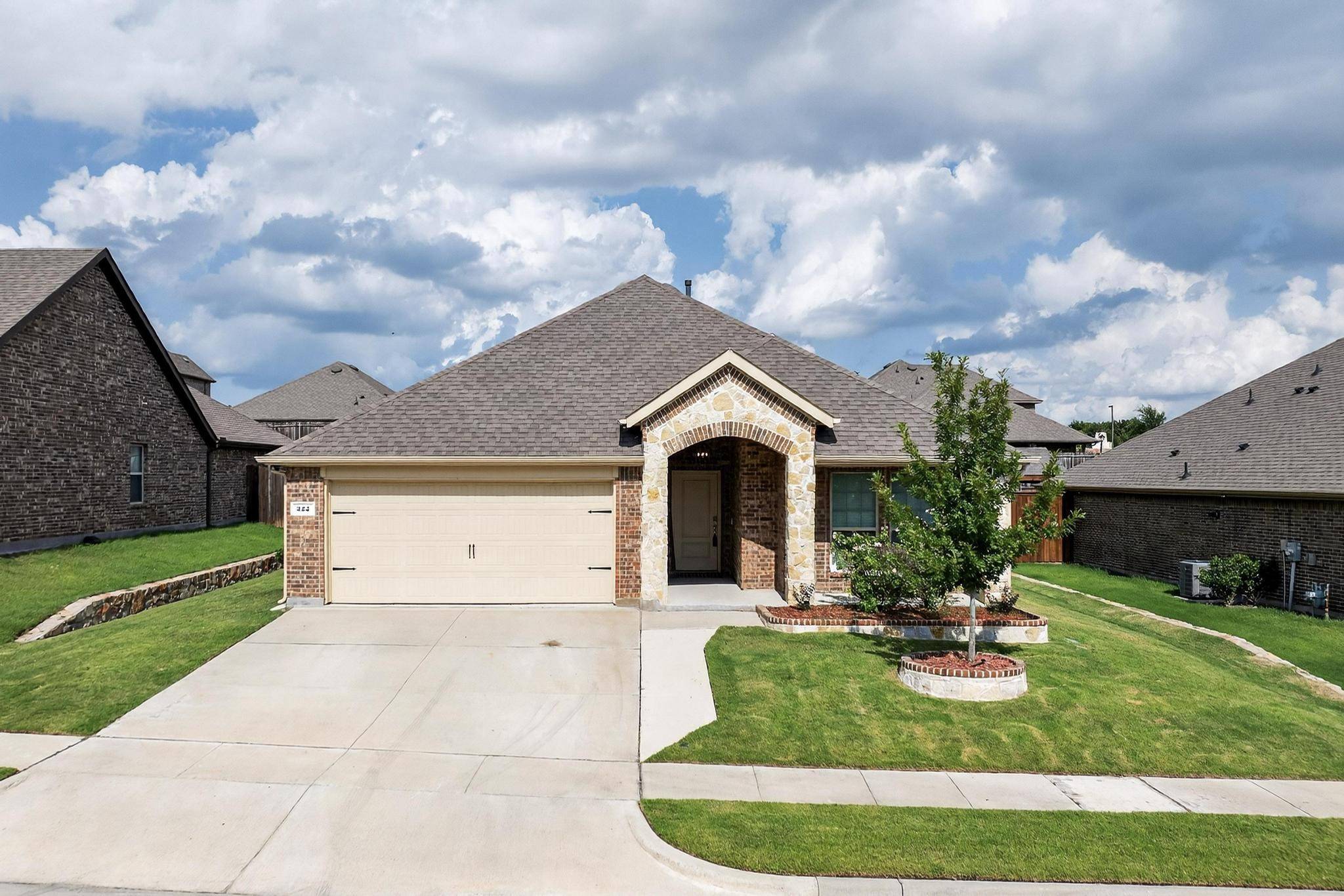 222 Red Oak DR, Fate, TX 75087