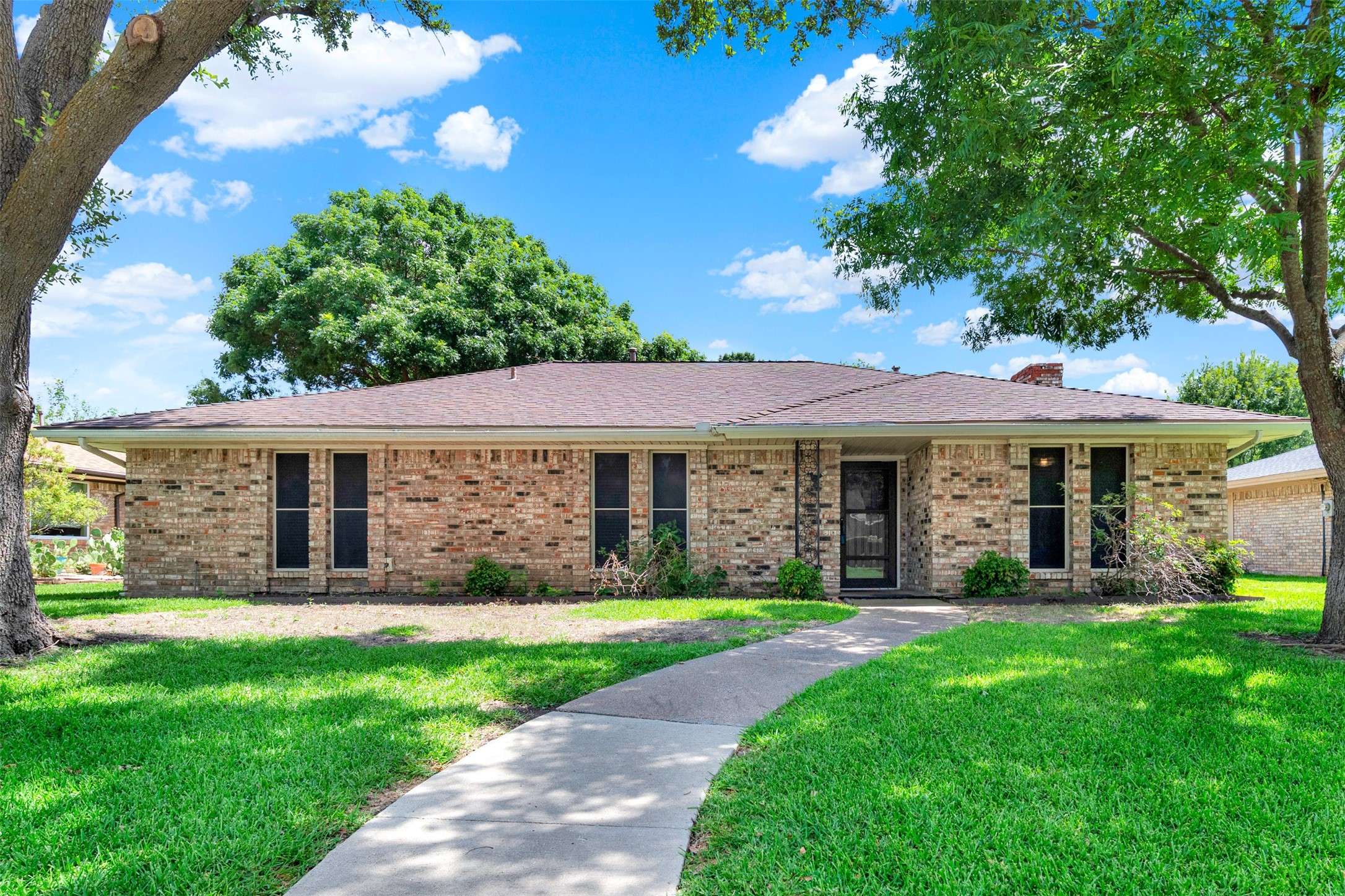 2416 Sierra LN, Plano, TX 75075