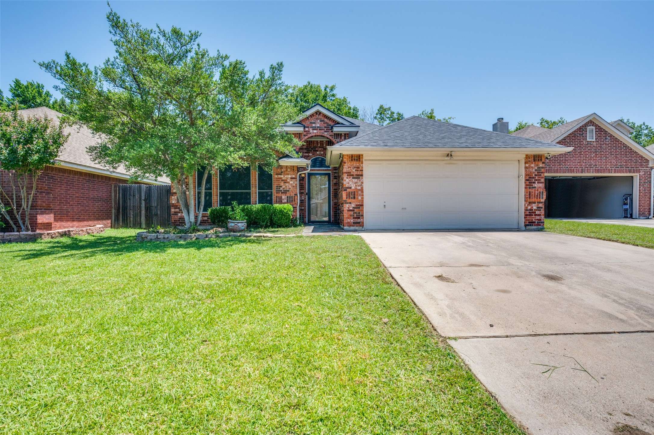 4215 Crossgate CT, Arlington, TX 76016