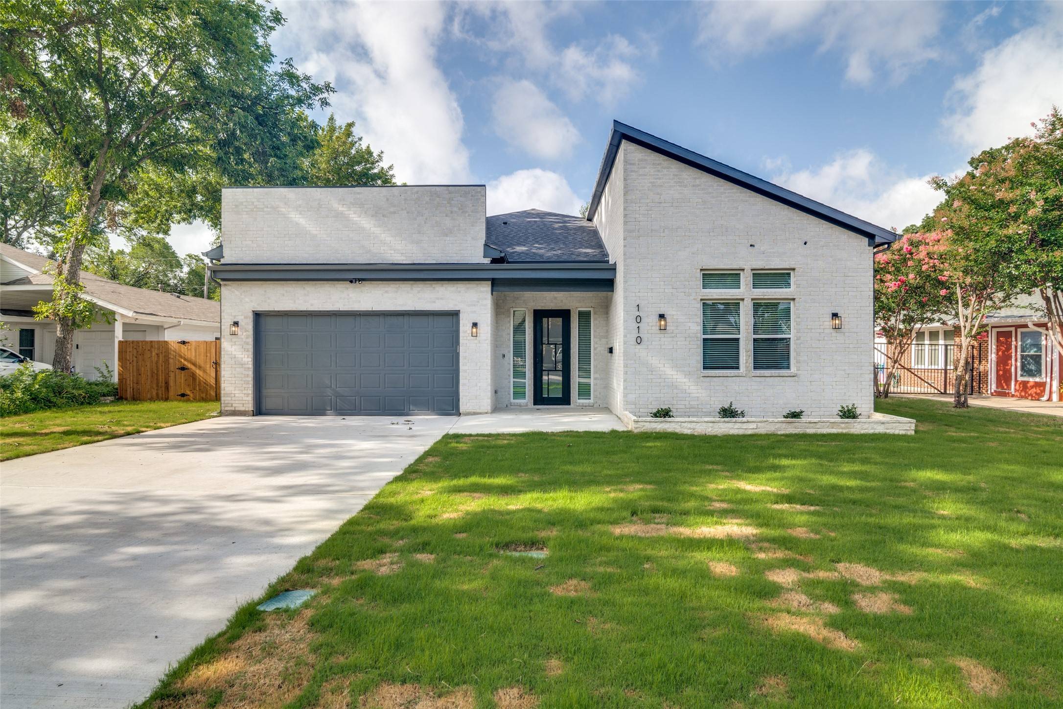 1010 W Avenue F, Garland, TX 75040