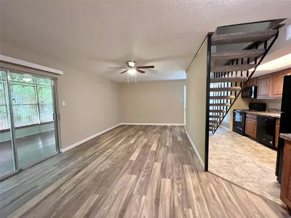 Arlington, TX 76013,907 S Bowen RD