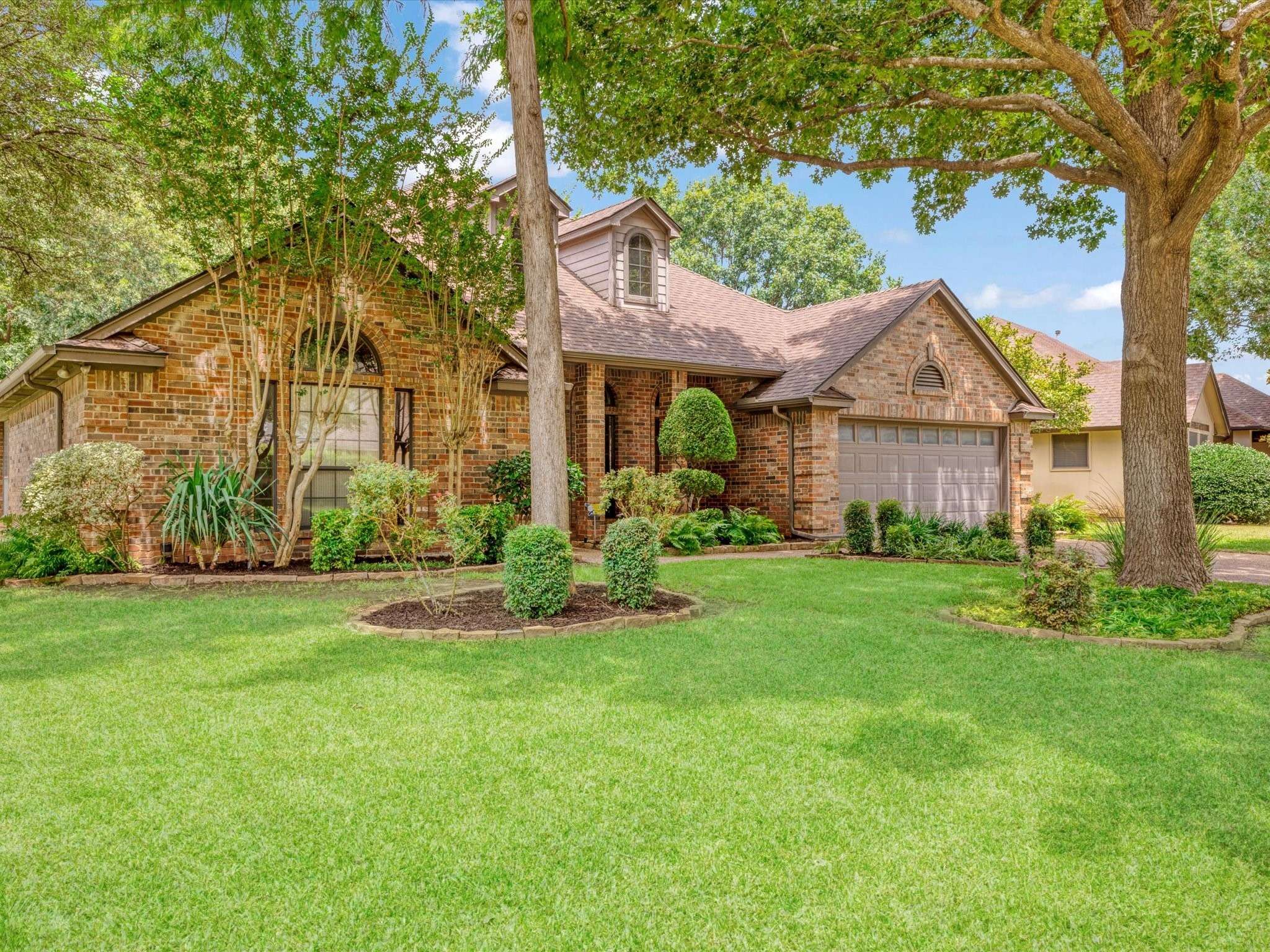 1023 Masters DR, Mansfield, TX 76063