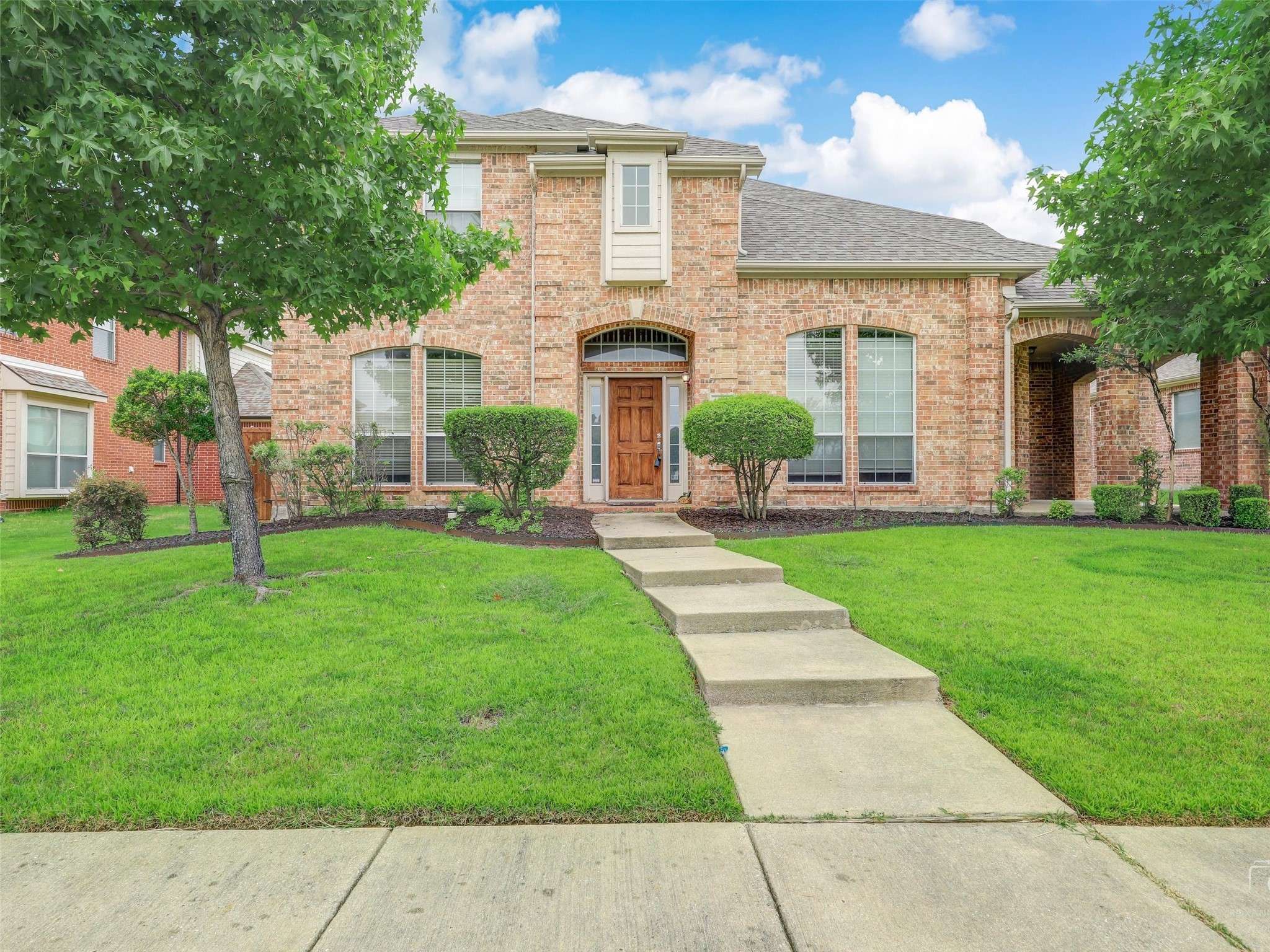 1041 Crystal Lake DR, Frisco, TX 75036