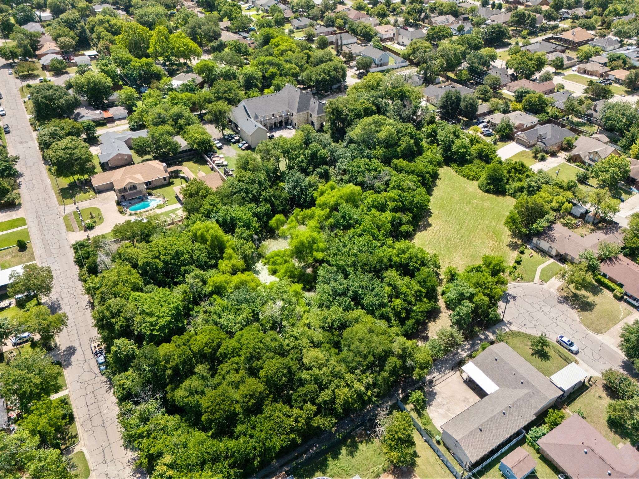 1 Ott CIR, Cockrell Hill, TX 75211