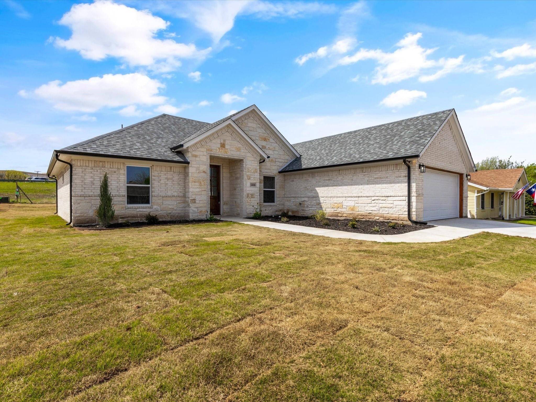 1309 Walters DR, Granbury, TX 76048