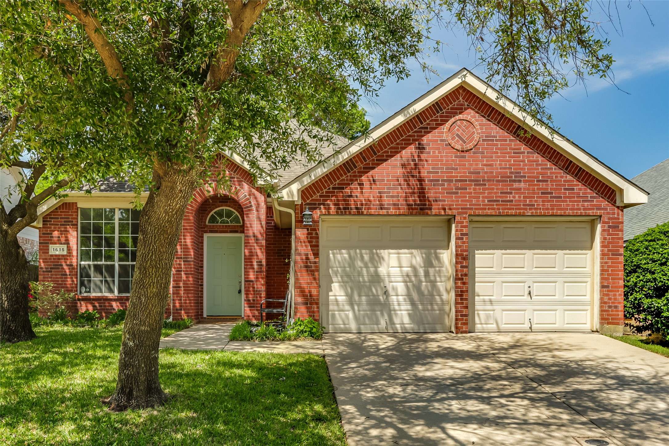 1615 Shadow Crest DR, Corinth, TX 76210