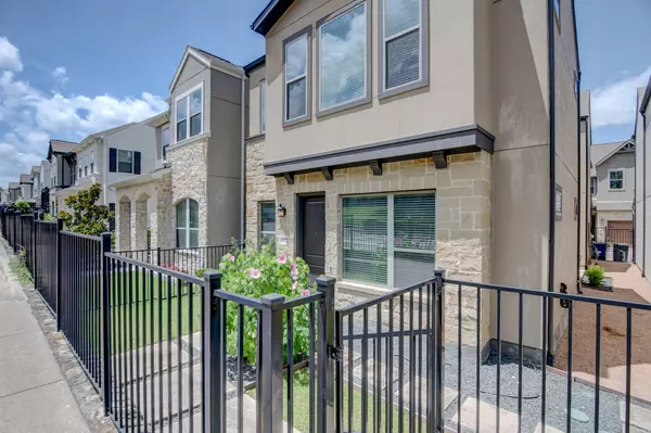 672 Aspen Valley LN, Dallas, TX 75208