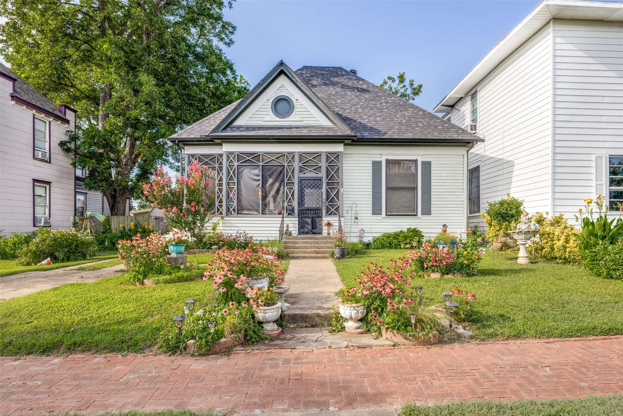 626 W Chestnut ST, Denison, TX 75020