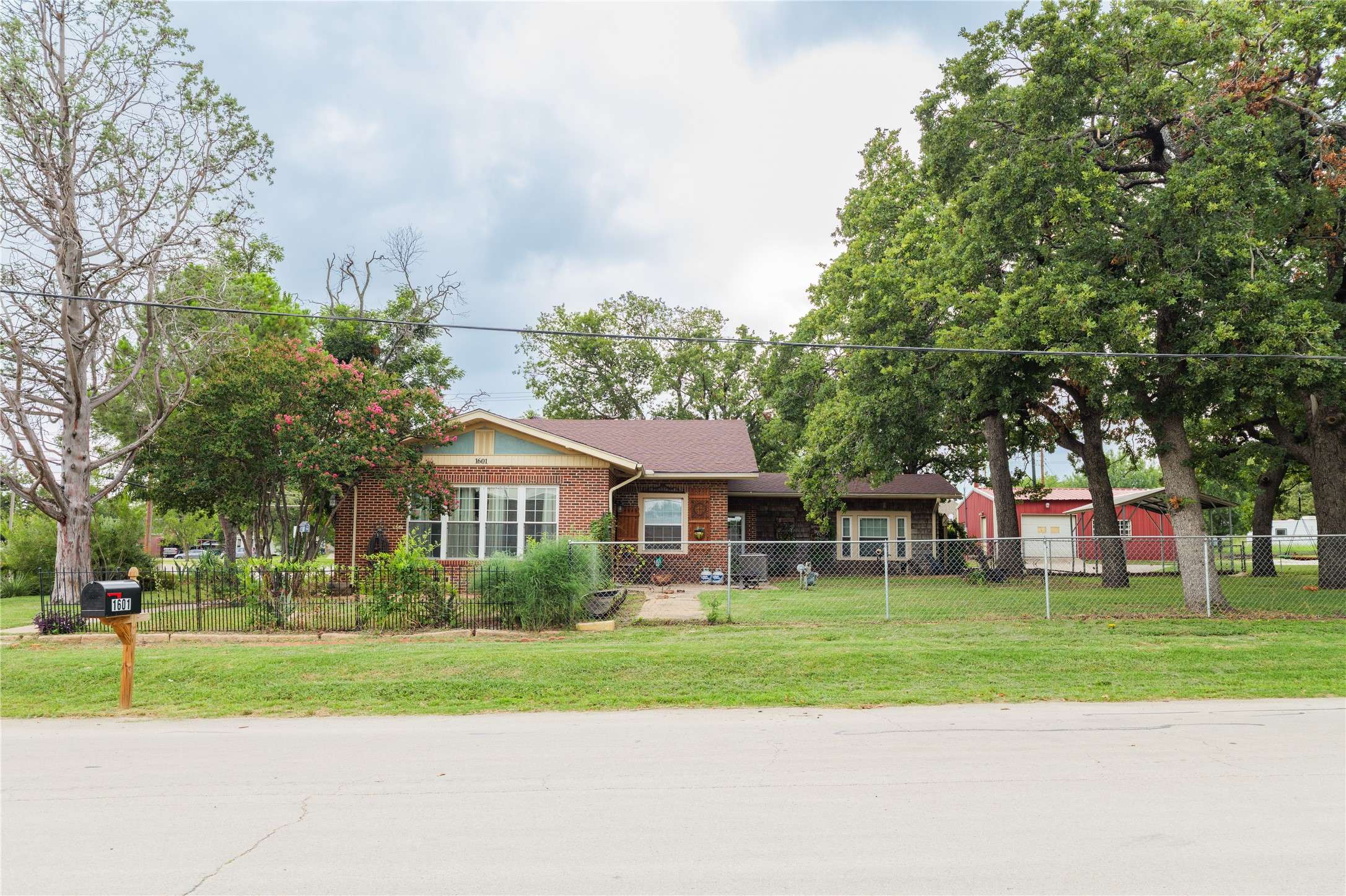 1601 Halsell ST, Bridgeport, TX 76426