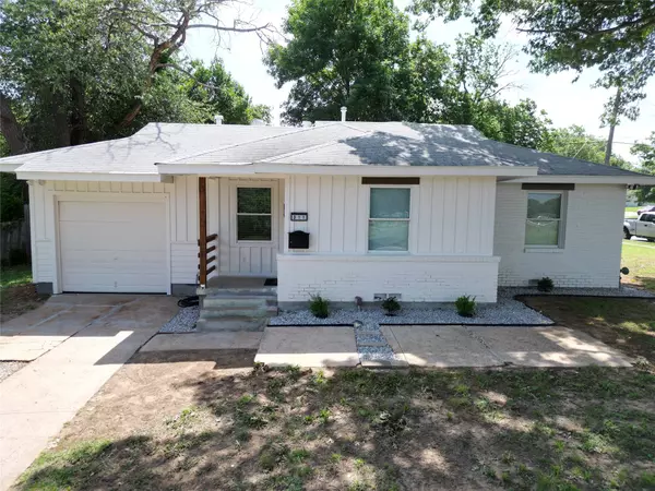 311 Meadowbrook DR, Arlington, TX 76010