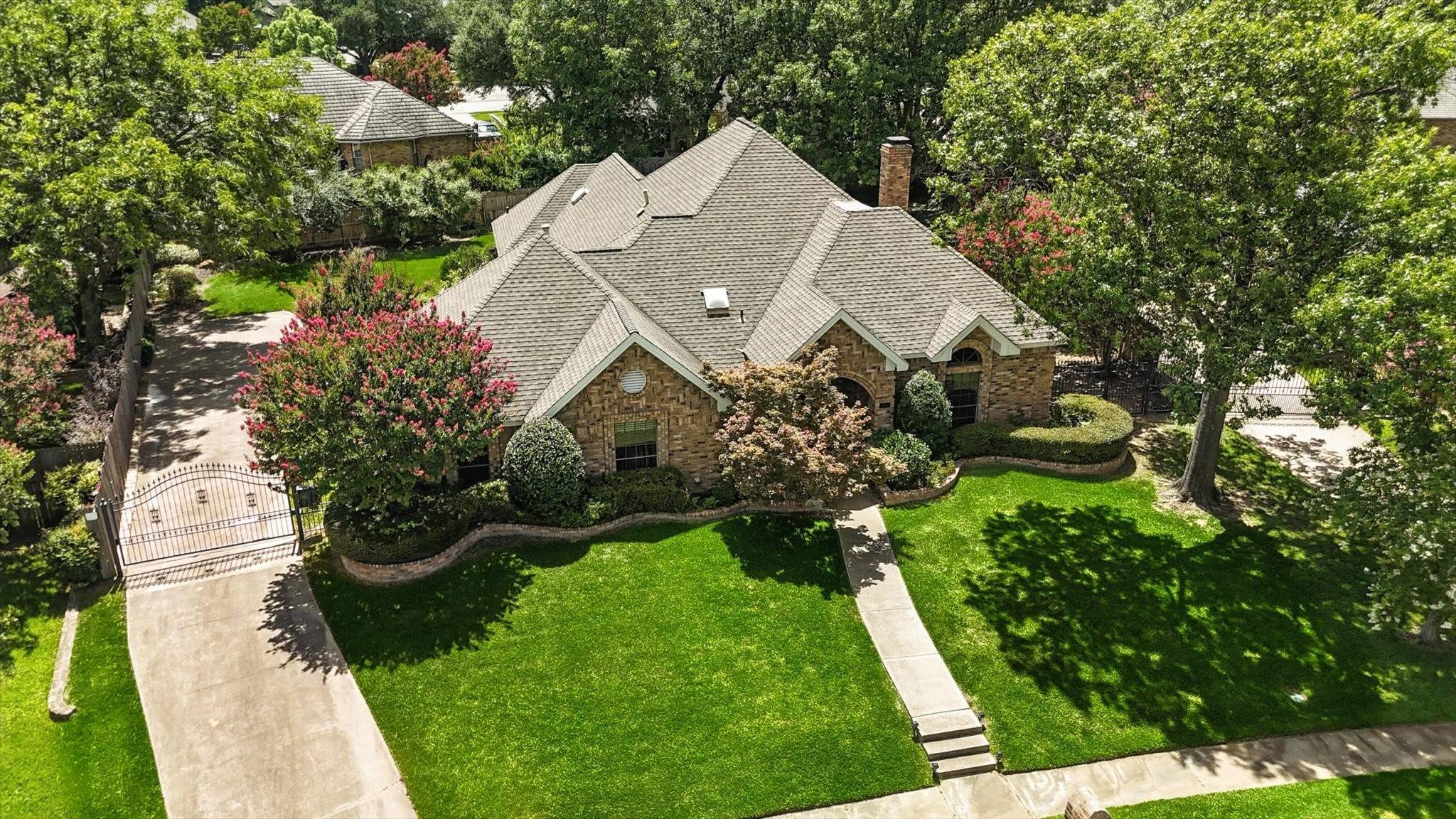 3705 Laurel LN, Bedford, TX 76021