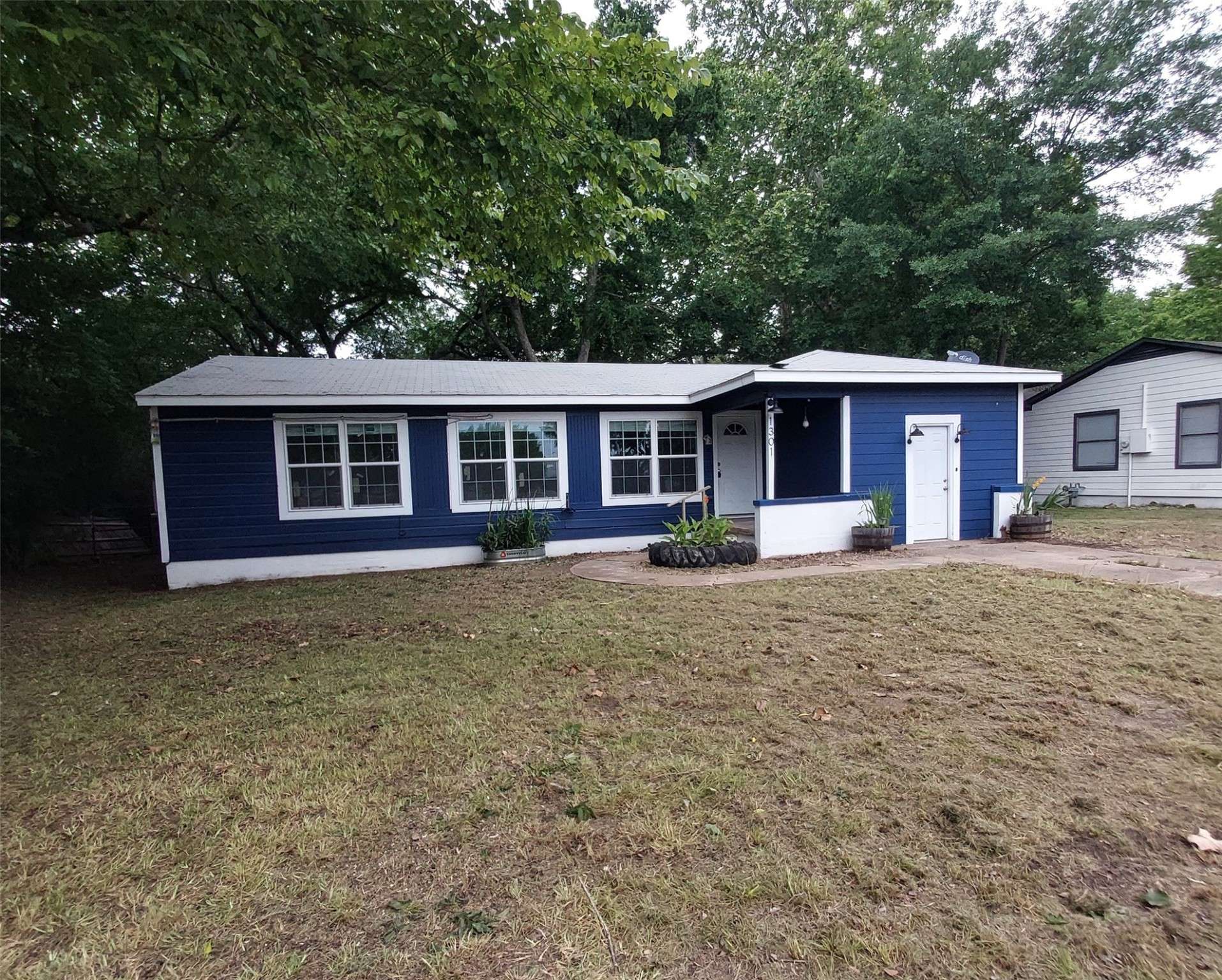 1301 Lynn ST, Bonham, TX 75418