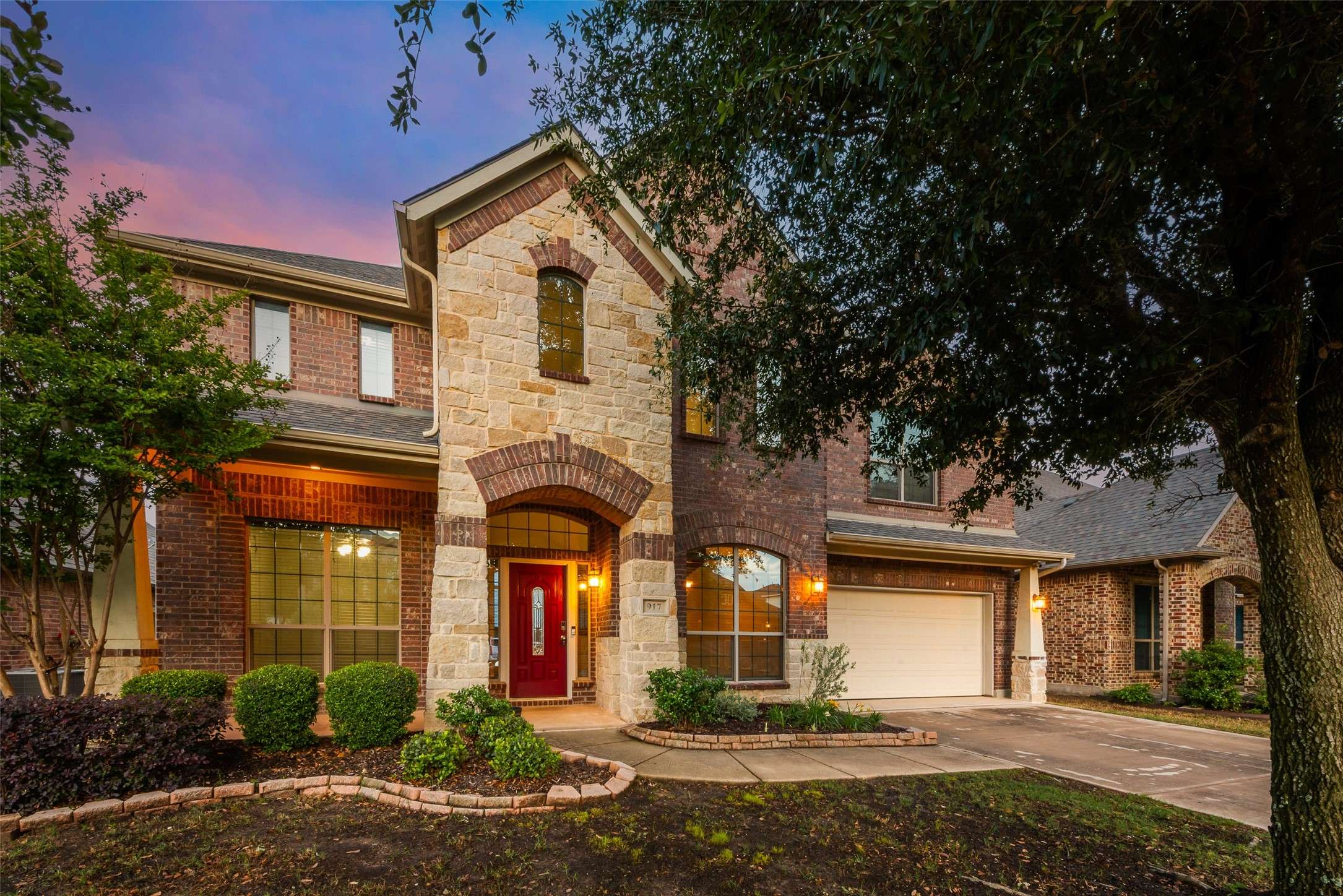 917 Tara DR, Burleson, TX 76028