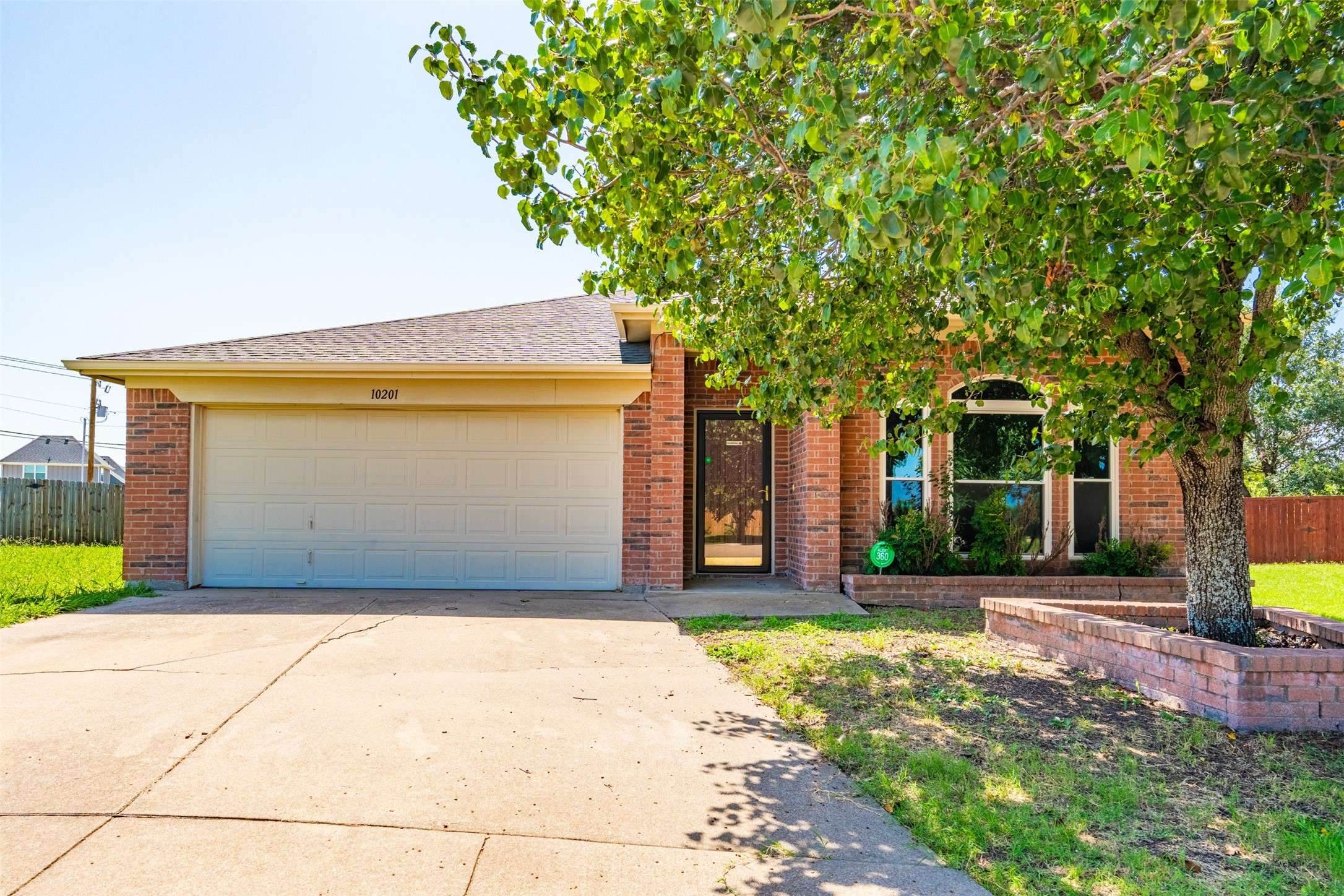 10201 Eureka Springs CT, Fort Worth, TX 76108