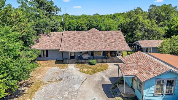 602 1/2 W Grand ST, Whitewright, TX 75491