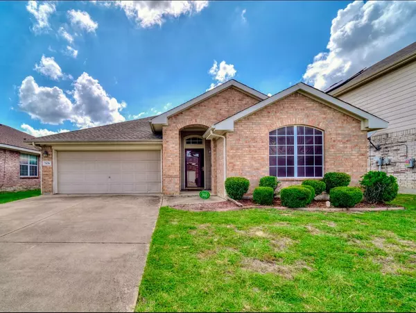 7636 Hollow Forest DR,  Fort Worth,  TX 76123