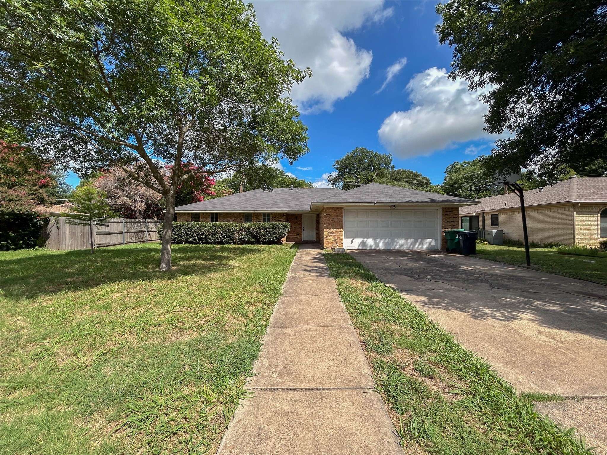 1425 E Windsor DR, Denton, TX 76209