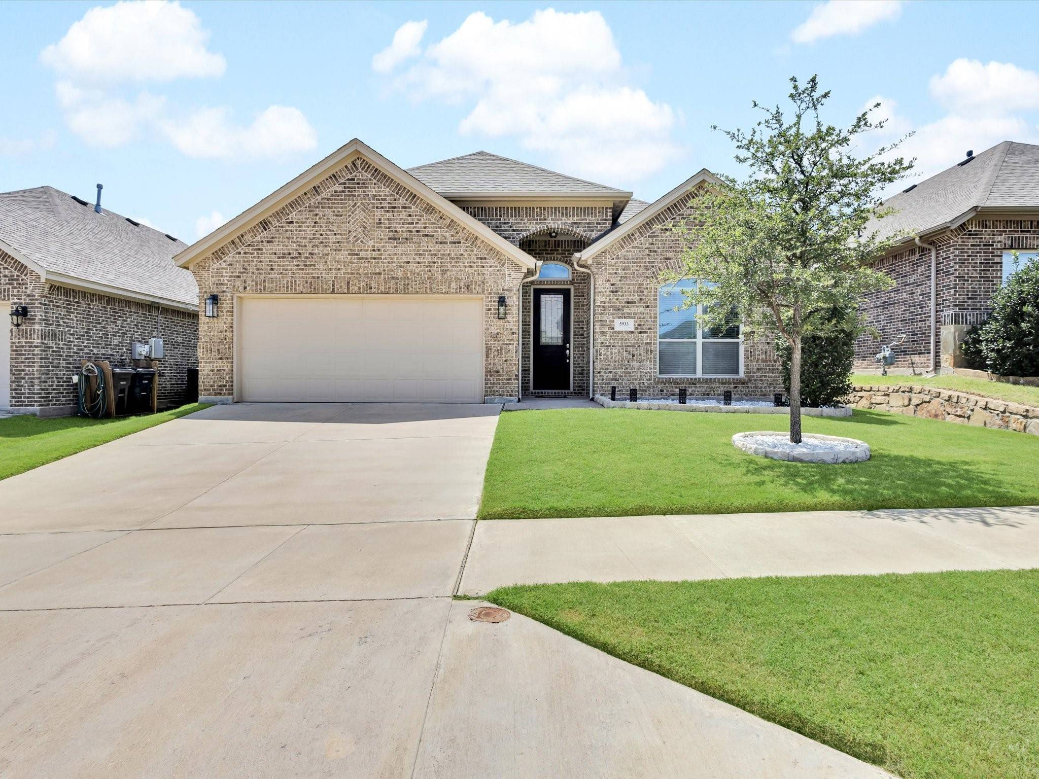 5933 Dunnlevy DR, Fort Worth, TX 76179