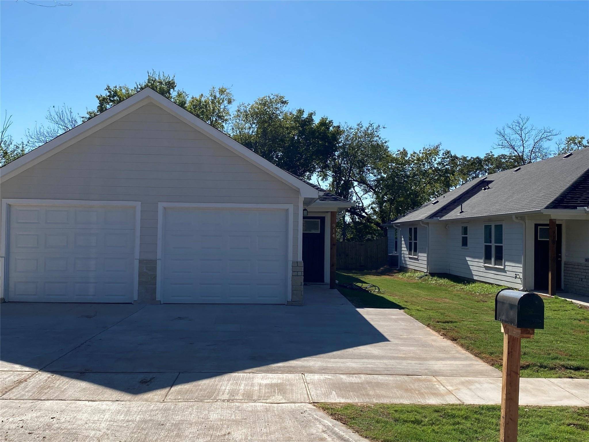 910 N Throckmorton #914, Sherman, TX 75090