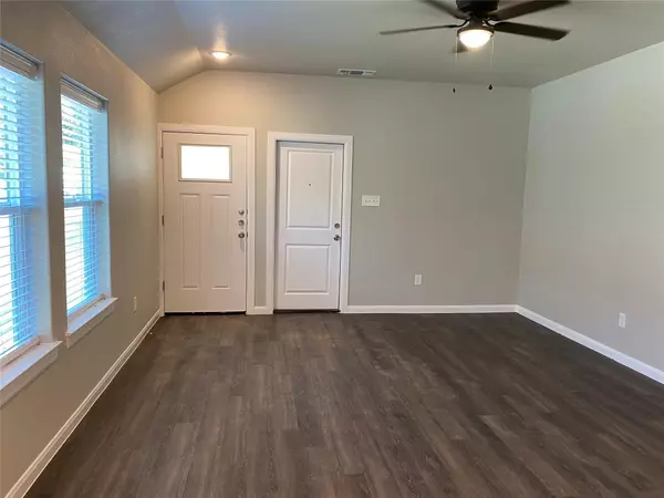 Sherman, TX 75090,910 N Throckmorton #914