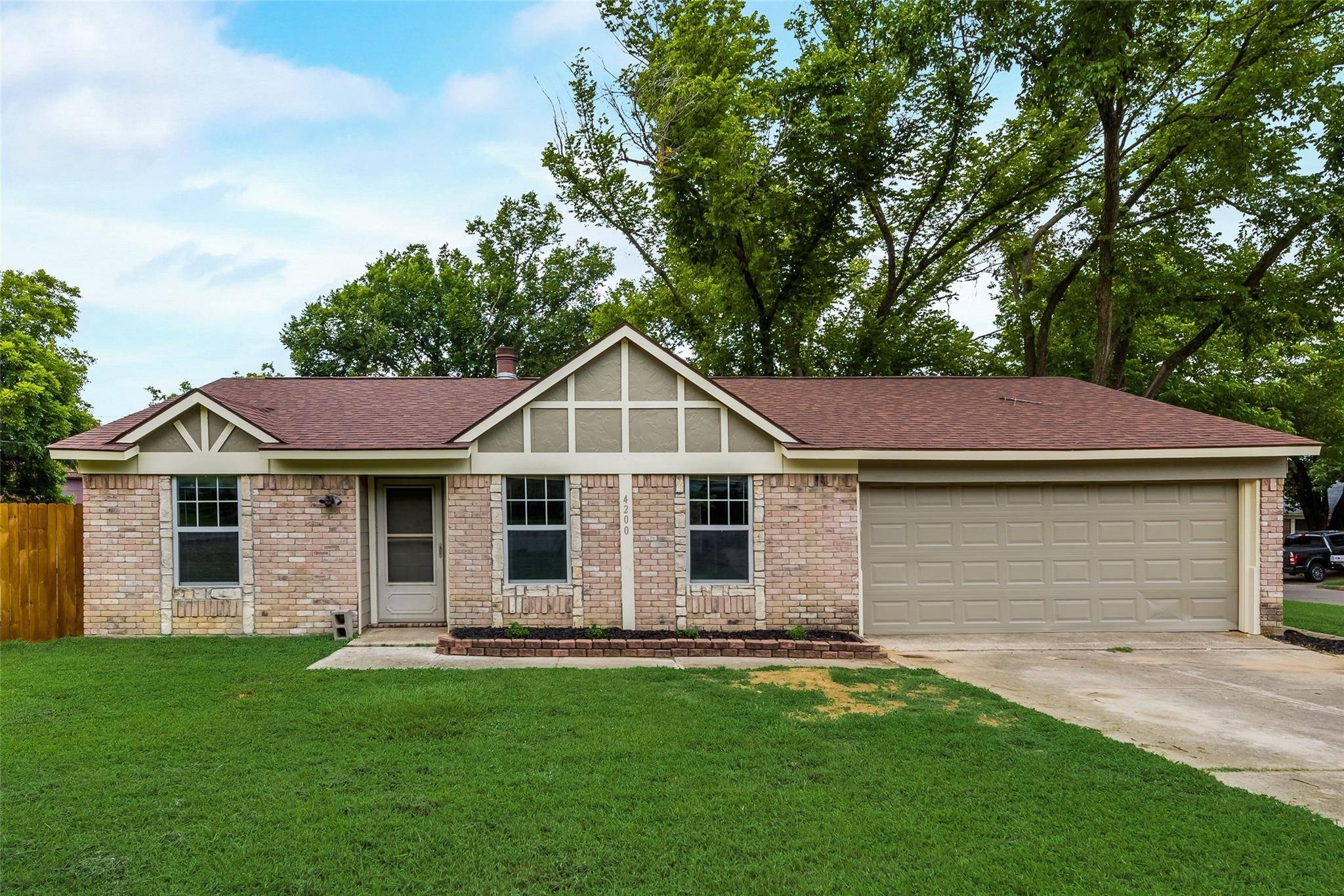 4200 Snow Mass DR, Arlington, TX 76016