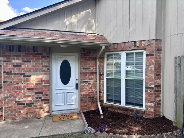 Euless, TX 76040,116 Main PL