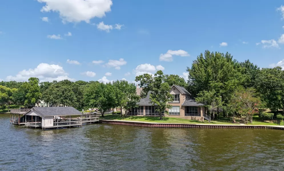 109 Pinehurst DR, Mabank, TX 75156
